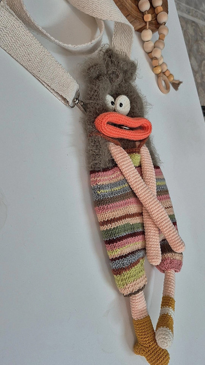 کیف دستبافت دهنگشاد با طراحی فانتزی و بند بلند قابل تنظیم